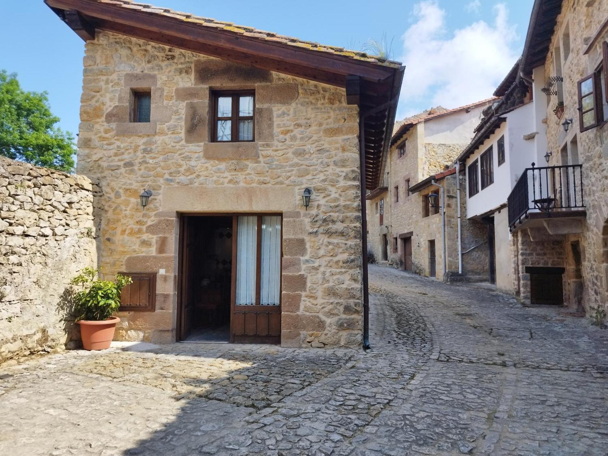 Legado de Santillana Santillana del Mar Exterior foto