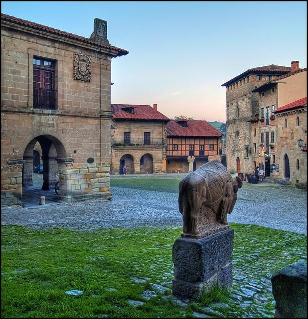 Legado de Santillana Santillana del Mar Exterior foto