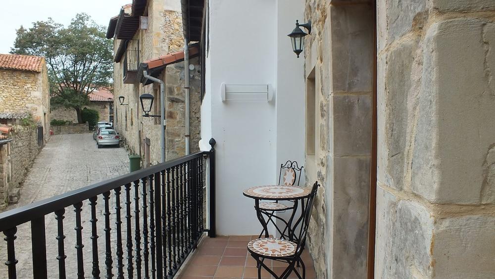 Legado de Santillana Santillana del Mar Exterior foto